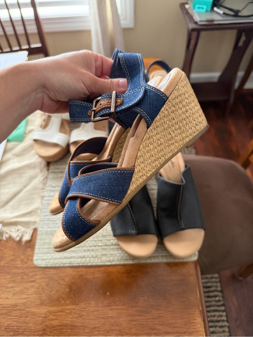 Clarks Women’s wedge Sandals Lot of 4 - White, Navy, Black, Denim size 6 - Picture 2 of 5